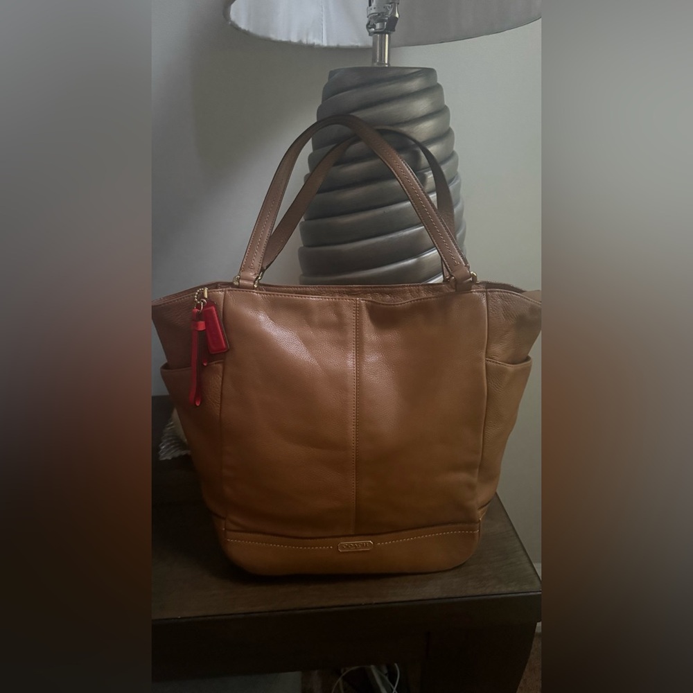 Coach Elegant Brown Leather Tote Bag